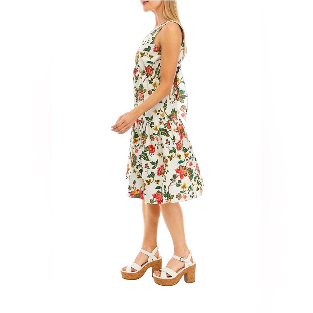 Women's Sleeveless V-Neck
Cinched Waist Floral Printed Fit and Flare Dress - Picture 3 of 4